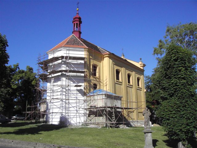 Oprava kostela v Čížkovicích v roce 2005